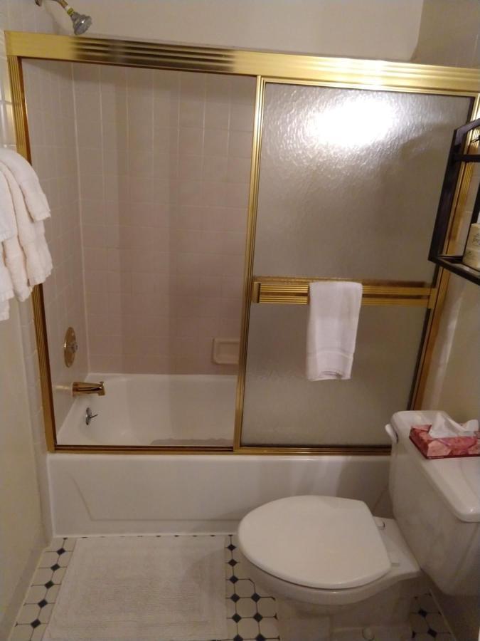 Thomas Bond House Bed And Breakfast Philadelphia Room photo